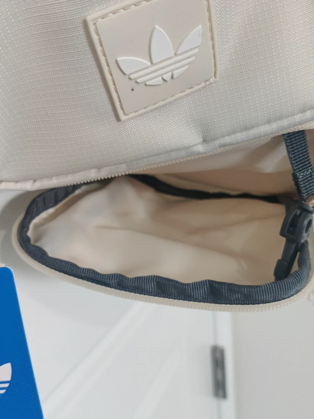 Adidas UTILITY 4 SLING  Bag in Wonder White JJ7605 NWT
